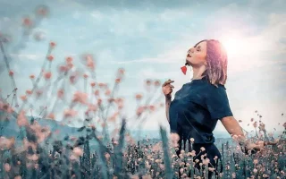 How to Become a Woman Full of Feminine Charm
